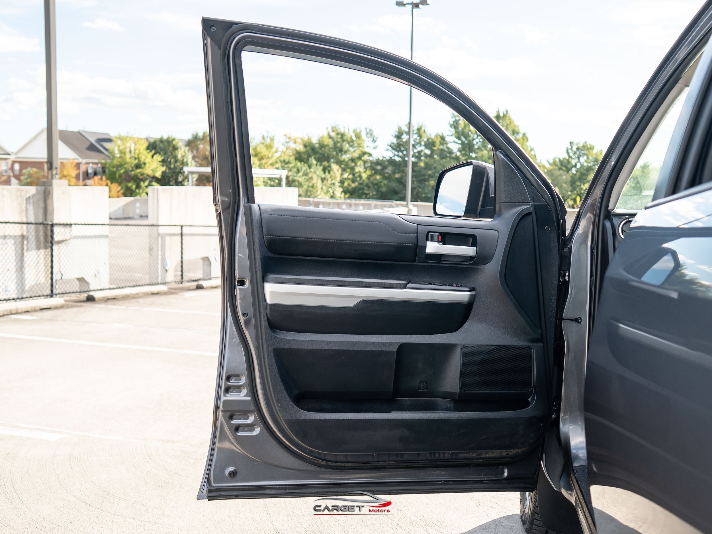 Used 2015 Toyota Tundra Limited w/ Limited Premium Package AWD/4WD image 39