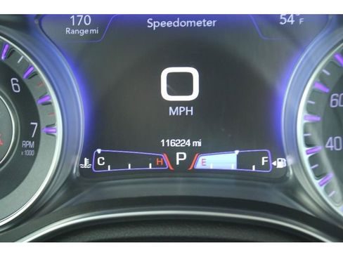 Used 2016 Chrysler 300 Limited image 24