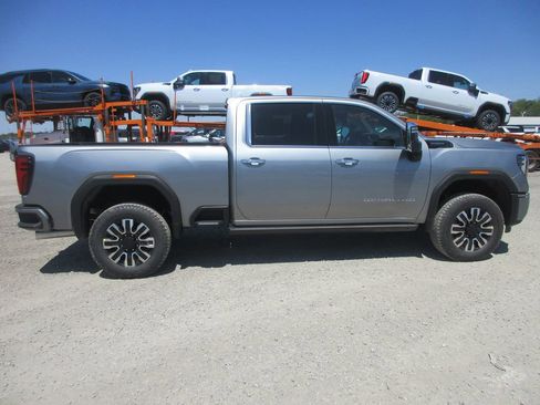 New 2026 GMC Sierra 2500 Denali Ultimate AWD/4WD image 3