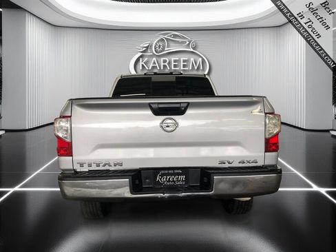 Used 2018 Nissan Titan SV image 6