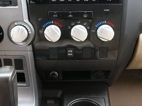 Used 2010 Toyota Tundra 2WD CrewMax w/ SR5 Pkg image 33
