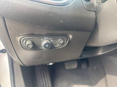 Used 2021 Chevrolet Equinox Premier FWD image 20