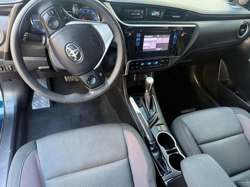 Used 2018 Toyota Corolla XLE image 16