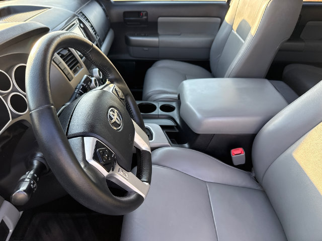Used 2016 Toyota Sequoia SR5 w/ Premium Package RWD image 21