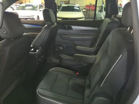 Used 2025 Buick Enclave Preferred FWD image 13