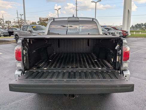 Certified 2022 Toyota Tacoma TRD Off-Road w/ Technology Package AWD/4WD image 8