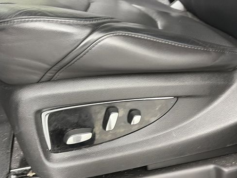 Used 2018 Cadillac Escalade Premium Luxury image 26