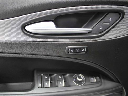 Used 2022 Alfa Romeo Stelvio Veloce image 16