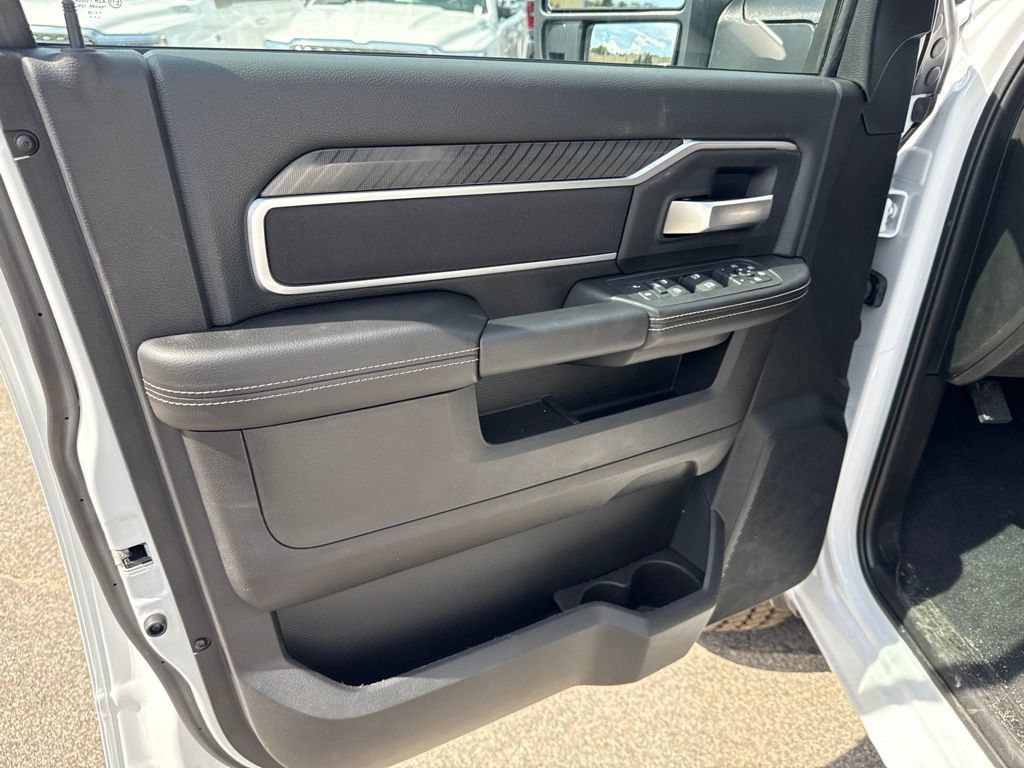 New 2026 RAM 2500 Big Horn AWD/4WD image 17