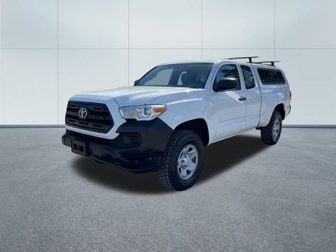 Used 2017 Toyota Tacoma SR image 2