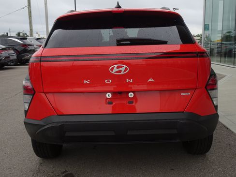 Used 2025 Hyundai Kona SEL AWD/4WD image 4