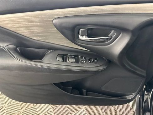 Used 2018 Nissan Murano SV AWD/4WD image 18