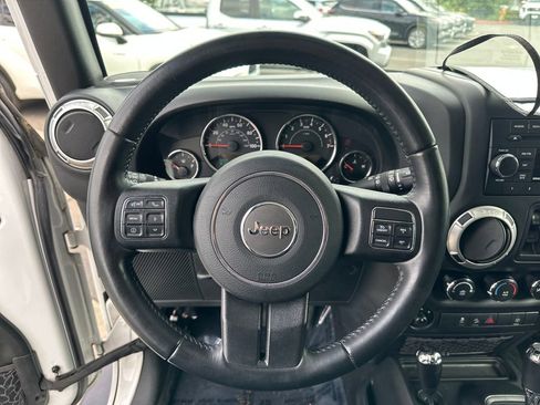 Used 2018 Jeep Wrangler Unlimited Sahara w/ Connectivity Group AWD/4WD image 18