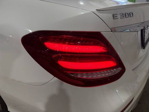 Used 2017 Mercedes-Benz E 300 image 9