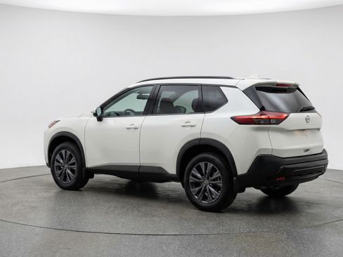 Used 2025 Nissan Rogue SV AWD/4WD image 6