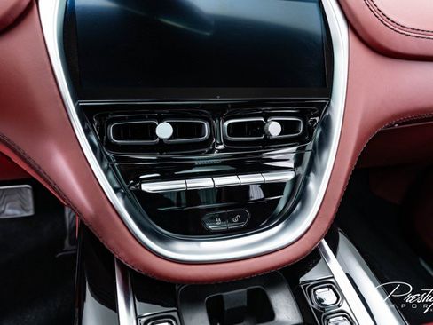 Used 2021 Aston Martin DBX image 31