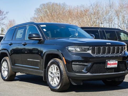 New 2025 Jeep Grand Cherokee Laredo X w/ MOPAR Finishing Package AWD/4WD image 2