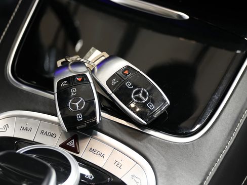 Used 2018 Mercedes-Benz Maybach S 560 4MATIC image 5