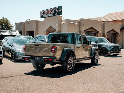 Used 2025 Jeep Gladiator Rubicon w/ Convenience Group AWD/4WD image 7