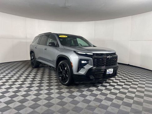Used 2024 Chevrolet Traverse RS FWD image 14