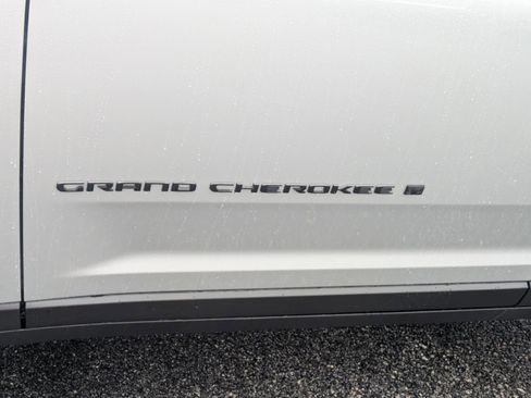 New 2026 Jeep Grand Cherokee Altitude AWD/4WD image 30