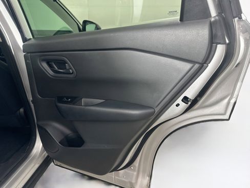 Used 2024 Nissan Rogue S FWD image 28