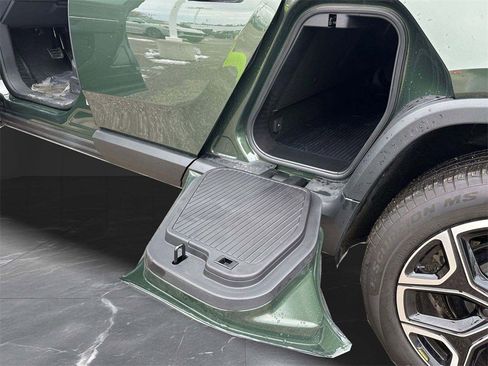 Used 2025 Rivian R1T Adventure image 38