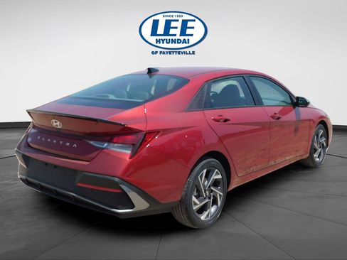 Used 2025 Hyundai Elantra Sport image 9