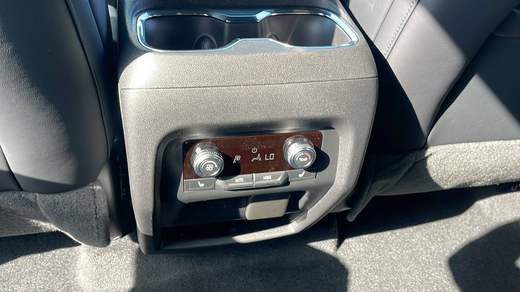 New 2027 GMC Acadia Elevation w/ Elevation Premium Package FWD image 18