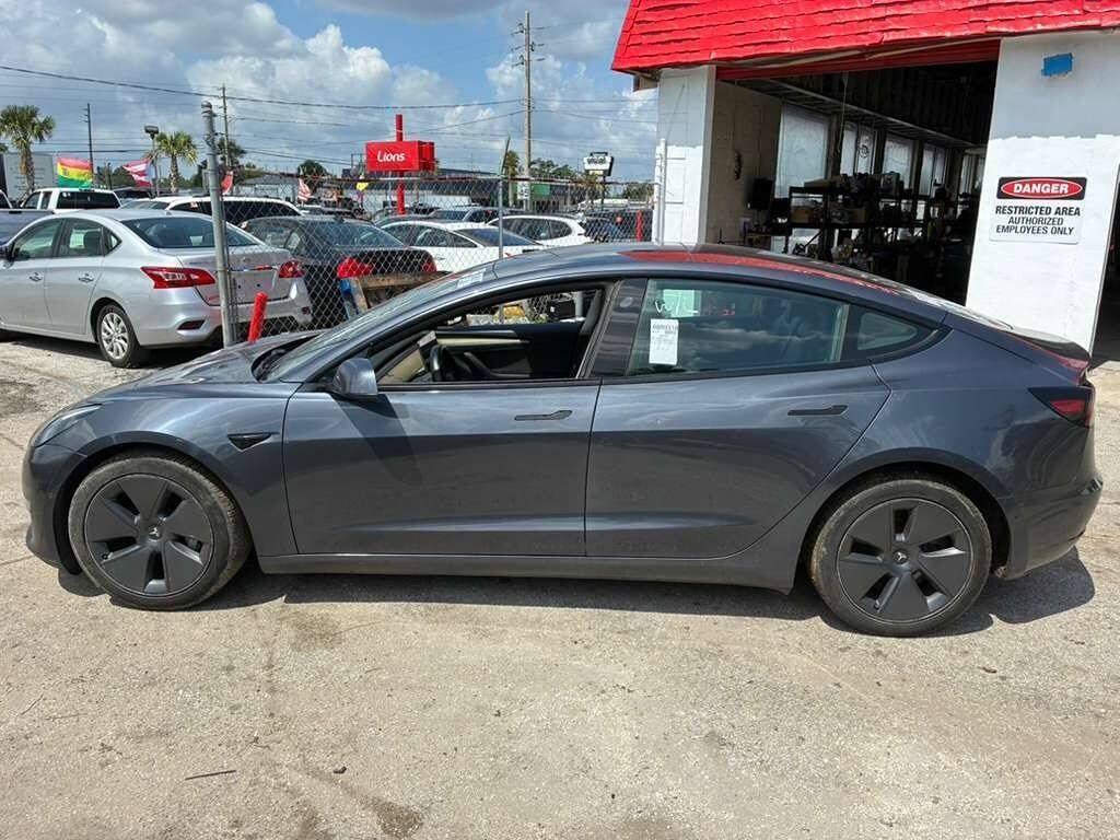 Used 2021 Tesla Model 3 Standard Range Plus RWD image 3