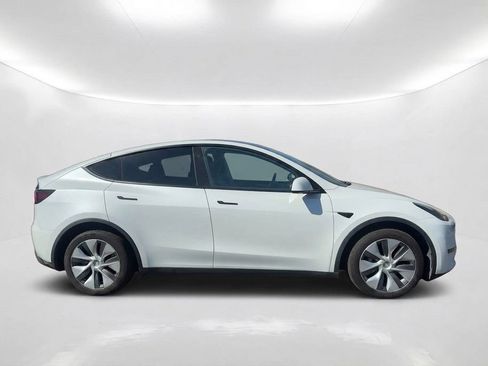 Used 2023 Tesla Model Y Long Range AWD/4WD image 4