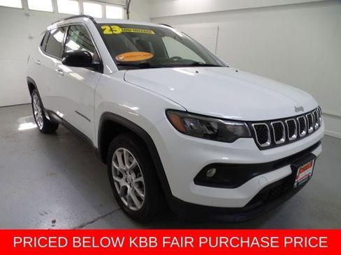 Used 2023 Jeep Compass Latitude AWD/4WD image 1