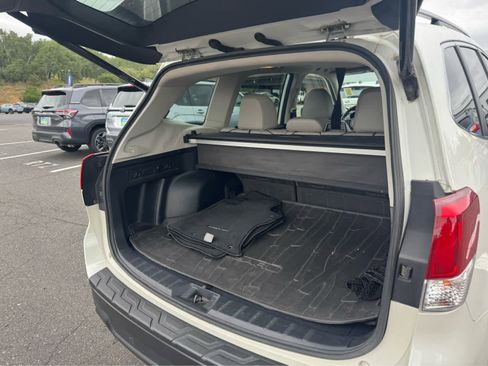 Used 2020 Subaru Forester Limited w/ Popular Package #3 AWD/4WD image 9