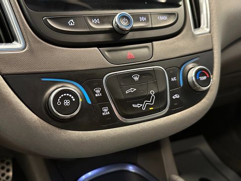 Used 2017 Chevrolet Malibu LT image 15