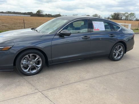 Used 2023 Honda Accord EX-L image 4