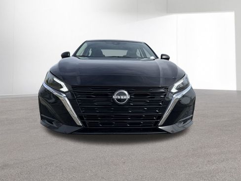 Used 2024 Nissan Altima 2.5 SV FWD image 36