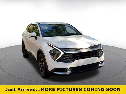Used 2025 Kia Sportage LX image 1