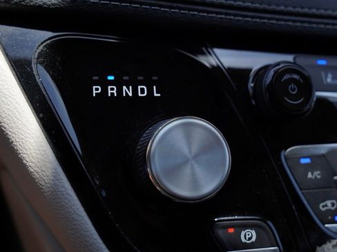 Used 2023 Chrysler Pacifica Limited image 19