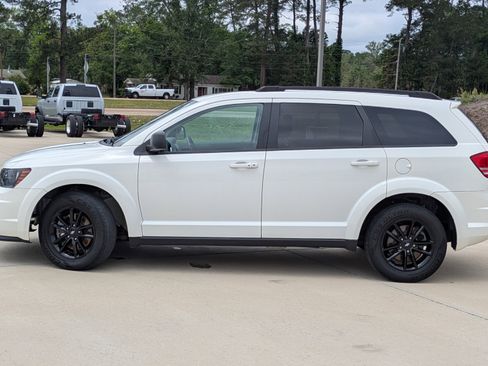 Used 2020 Dodge Journey SE w/ SE Popular Equipment Group FWD image 2