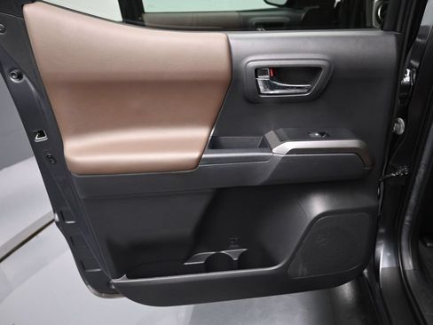 Certified 2022 Toyota Tacoma Limited AWD/4WD image 31