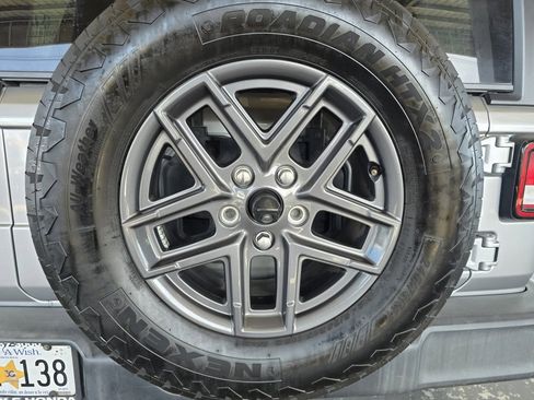 Used 2021 Jeep Wrangler Unlimited Sport image 31