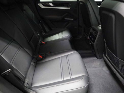 Certified 2025 Porsche Cayenne Coupe AWD/4WD image 37