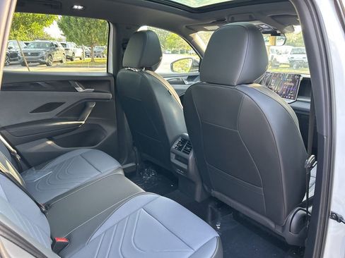 New 2026 Volkswagen Tiguan SE R-Line FWD image 48