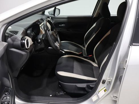 Used 2021 Nissan Versa SV image 9