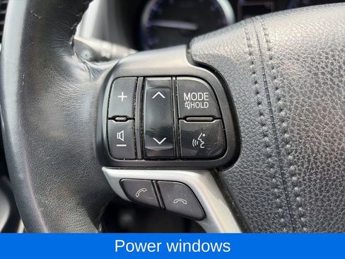 Used 2018 Toyota Highlander SE AWD/4WD image 16
