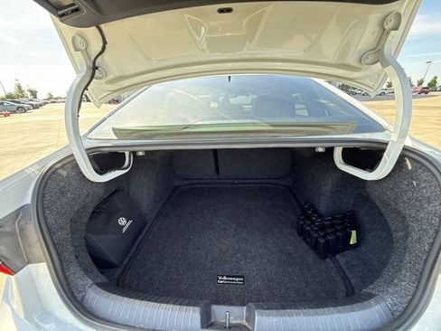 Used 2023 Volkswagen Jetta SE FWD image 23