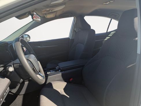 Certified 2025 Toyota Camry LE image 9