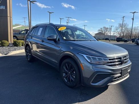 Used 2024 Volkswagen Tiguan SE image 2