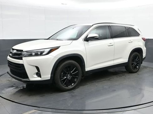 Used 2019 Toyota Highlander SE image 4