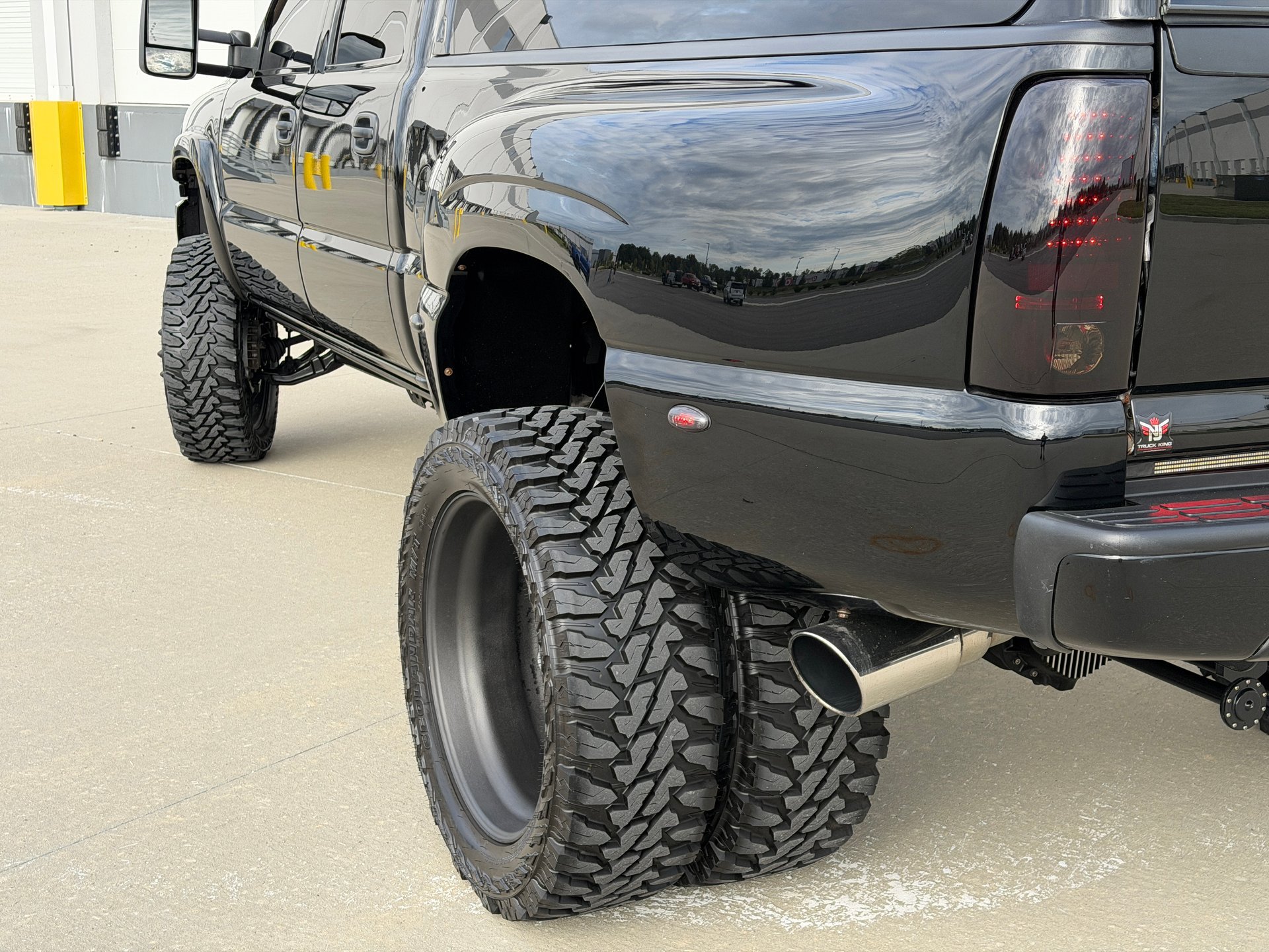 Used 2007 GMC Sierra 3500 SLT w/ Heavy-Duty Power Package AWD/4WD image 7